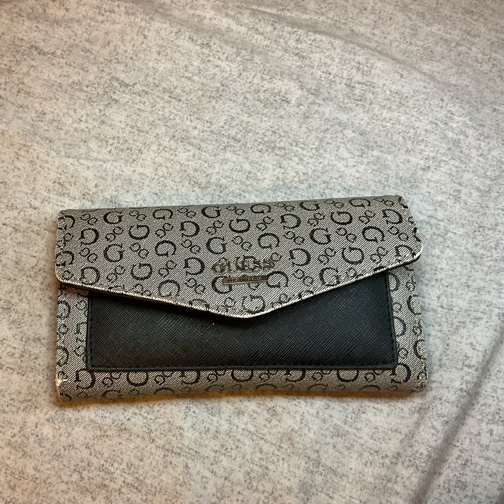 Guess Black and Gray Patterned Wallet